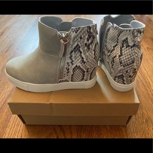 Steve Madden girls suede wedges. New in box. Size 13.